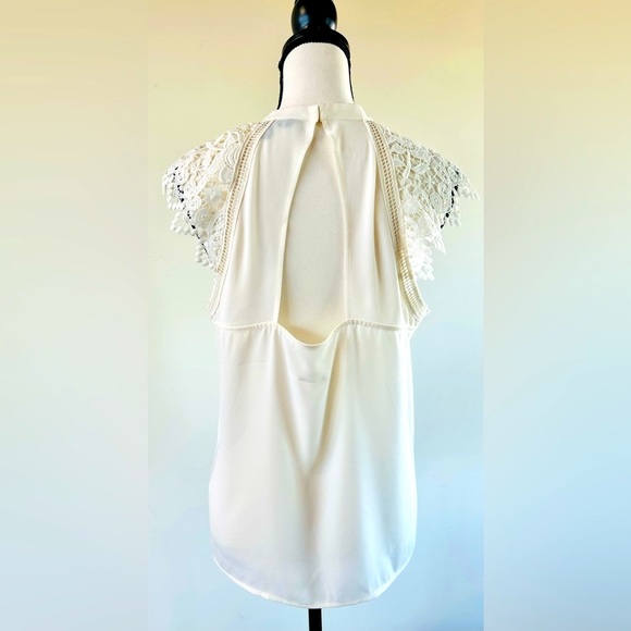 Express elegant sleeveless top - Picture 2 of 4